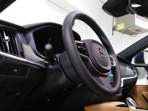 Used 2026 Volvo V90 B6 Cross Country Ultra image 30