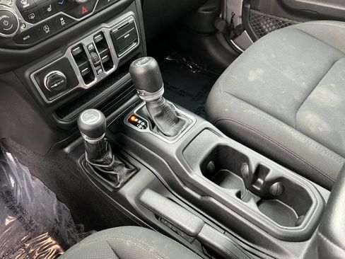 Used 2018 Jeep Wrangler Unlimited Sport S AWD/4WD image 18