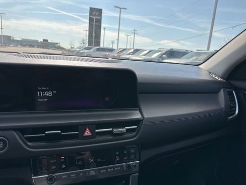 Used 2024 Kia Seltos EX image 16