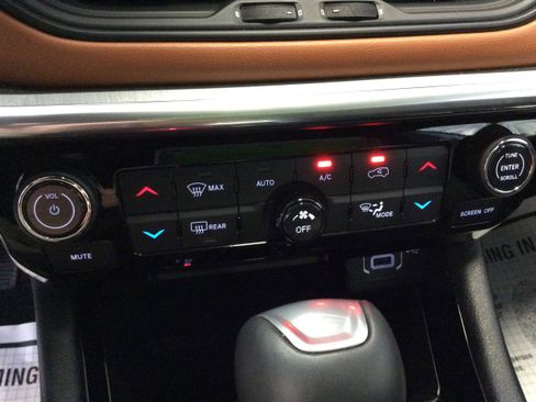 Used 2024 Jeep Compass Limited image 30