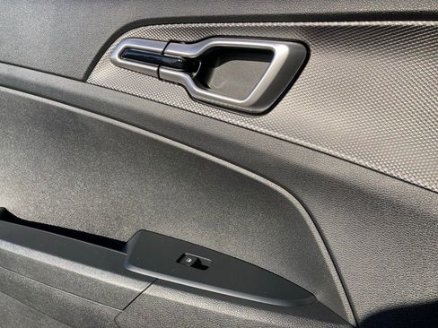 Used 2025 Kia Sportage LX image 10