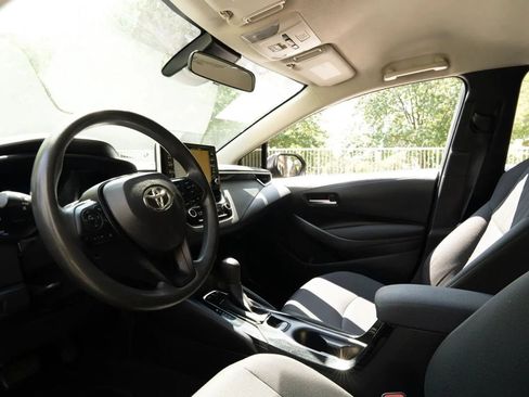 Used 2021 Toyota Corolla LE FWD image 25