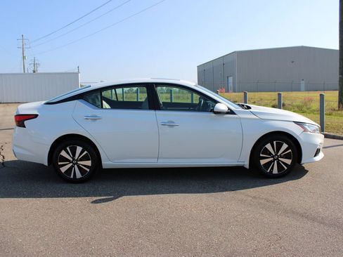 Used 2022 Nissan Altima 2.5 SV w/ SV Premium Package AWD/4WD image 17