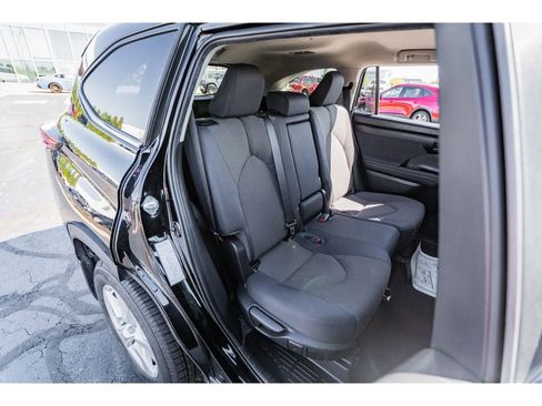 Used 2023 Toyota Highlander LE image 24