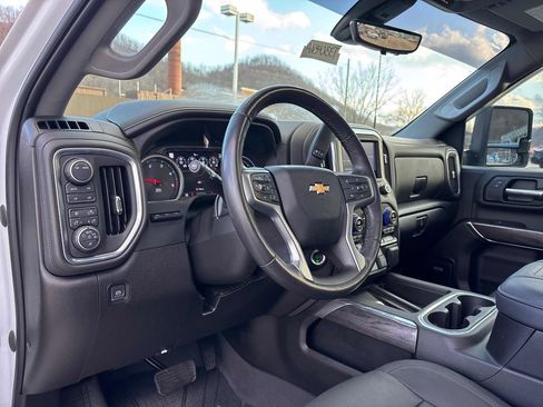 Used 2022 Chevrolet Silverado 2500 LTZ w/ LTZ Premium Package image 16