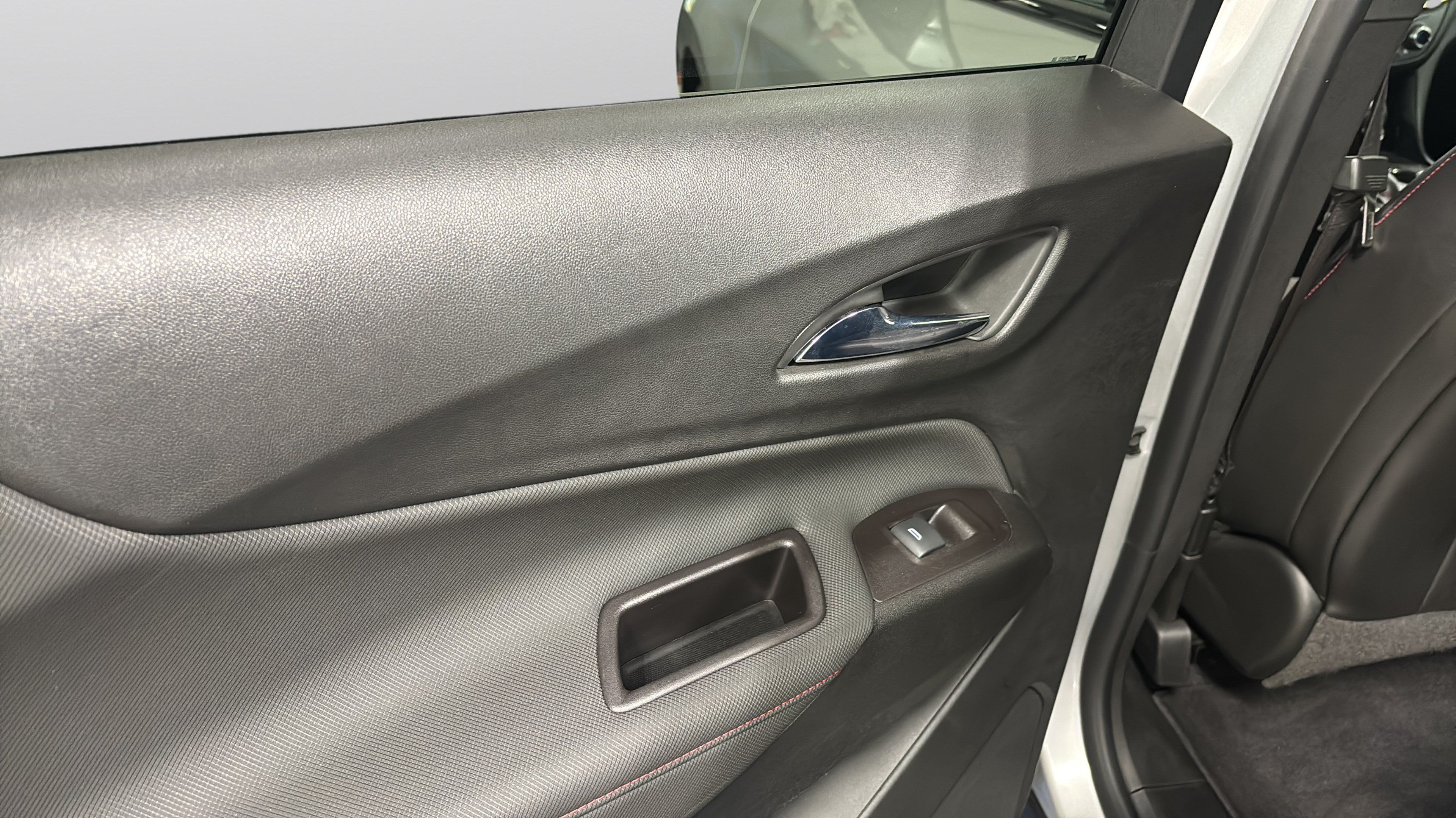 Used 2022 Chevrolet Equinox RS w/ Infotainment Package FWD image 14