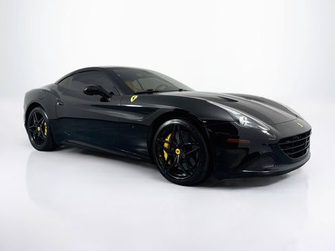 Used 2017 Ferrari California T RWD image 57