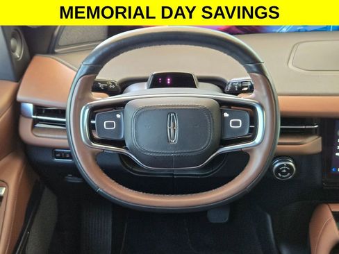 Used 2025 Lincoln Navigator Reserve AWD/4WD image 23