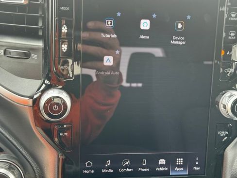 New 2026 RAM 1500 4x4 Crew Cab image 32