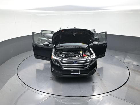 Used 2025 Subaru Forester Premium image 12