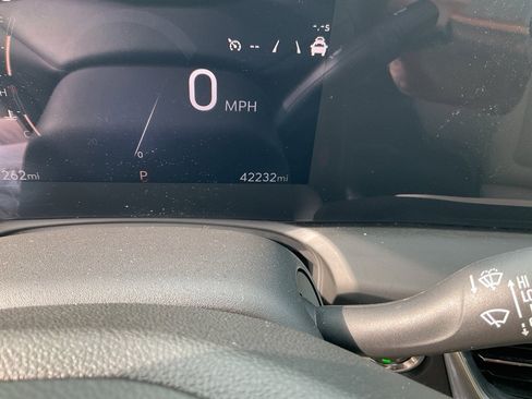 Used 2024 Buick Encore GX Sport Touring image 9