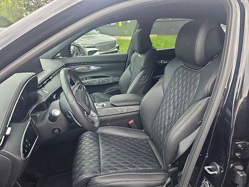 Used 2025 Genesis GV70 3.5T Sport w/ Sport Advanced Package image 13