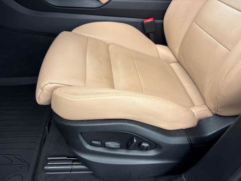 Used 2025 Porsche Cayenne image 23