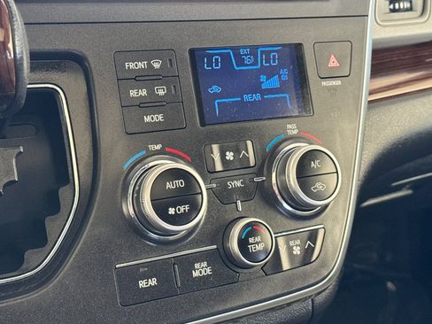 Used 2017 Toyota Sienna Limited Premium w/ Advanced Technology Package FWD image 22