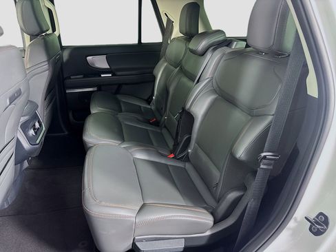 Used 2025 Ford Expedition Active AWD/4WD image 25