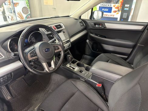 Used 2017 Subaru Outback 2.5i Premium AWD/4WD image 6