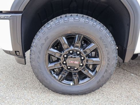 New 2026 GMC Sierra 3500 AT4 w/ AT4 Premium Plus Package AWD/4WD image 38