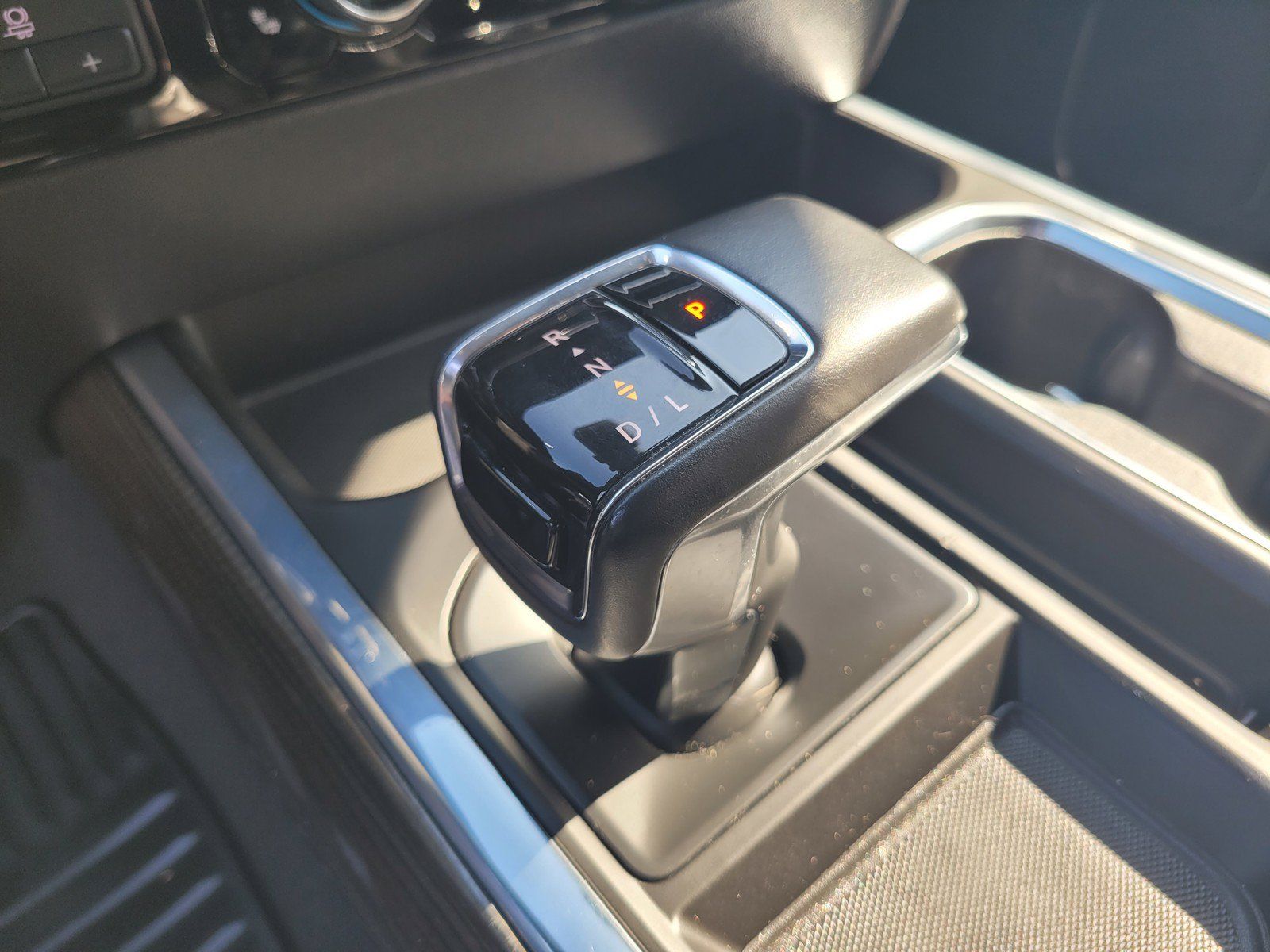 Used 2022 Chevrolet Silverado 1500 LT w/ Leather Package AWD/4WD image 17