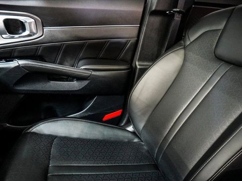 Used 2023 Kia Sorento SX image 31