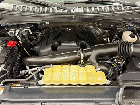 Used 2020 Ford Expedition XLT w/ Equipment Group 202A AWD/4WD image 28