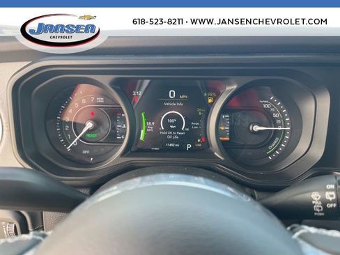 Used 2025 Jeep Wrangler Sahara AWD/4WD image 12