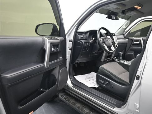 Used 2021 Toyota 4Runner SR5 AWD/4WD image 15