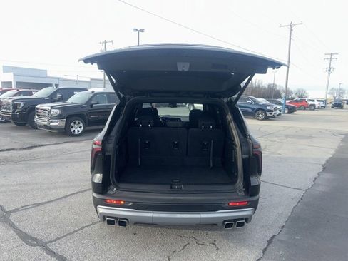 Used 2025 Chevrolet Traverse LT image 36