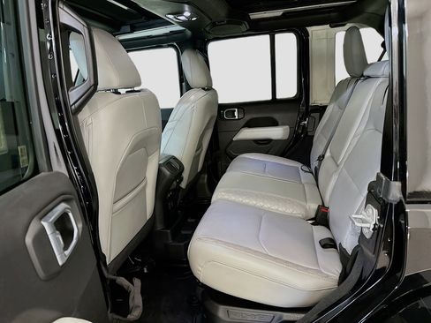 Used 2023 Jeep Wrangler Unlimited Sahara image 29