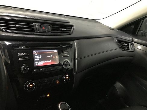Used 2017 Nissan Rogue SV FWD image 26
