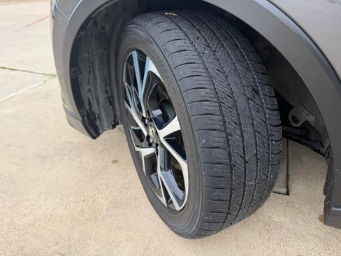 Used 2018 Toyota C-HR XLE FWD image 27