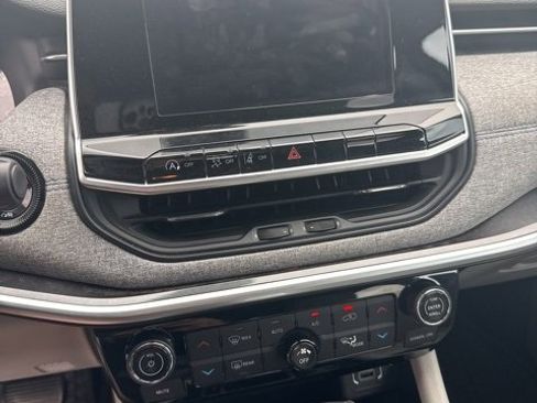 Used 2022 Jeep Compass Latitude w/ Sun and Sound Group image 15
