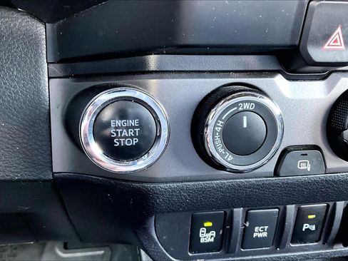 Used 2019 Toyota Tacoma TRD Sport image 34