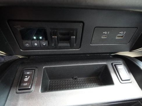 Used 2021 Nissan Titan PRO-4X w/ Pro-4x Convenience Package AWD/4WD image 23