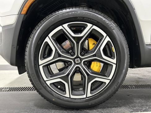 Used 2022 Rivian R1T Adventure image 9