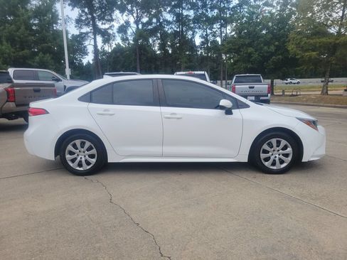 Used 2022 Toyota Corolla LE FWD image 9