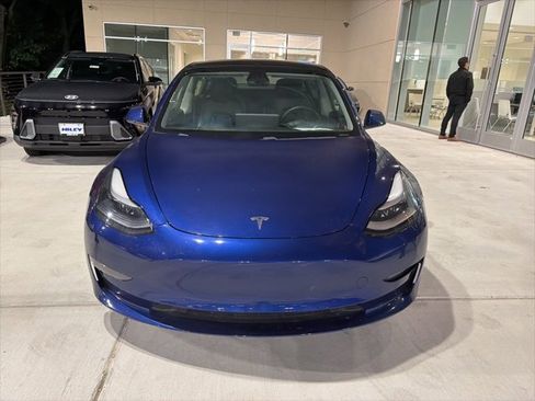 Used 2021 Tesla Model 3 Standard Range Plus image 2