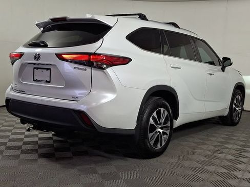 Used 2022 Toyota Highlander XLE AWD/4WD image 9