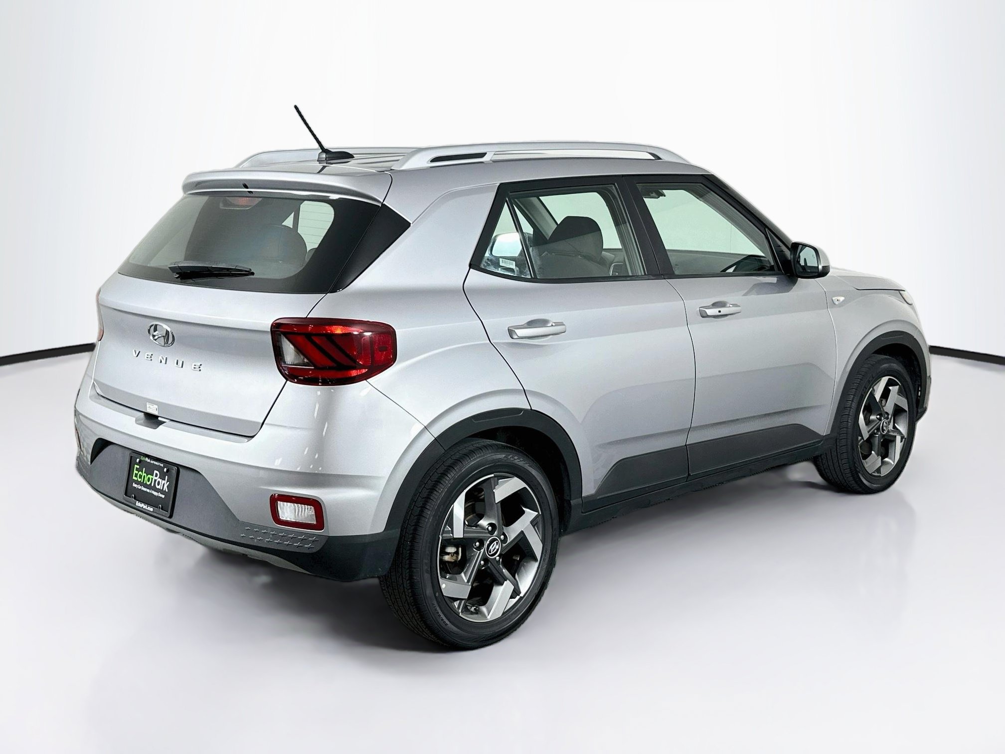 Used 2025 Hyundai Venue SEL FWD image 9