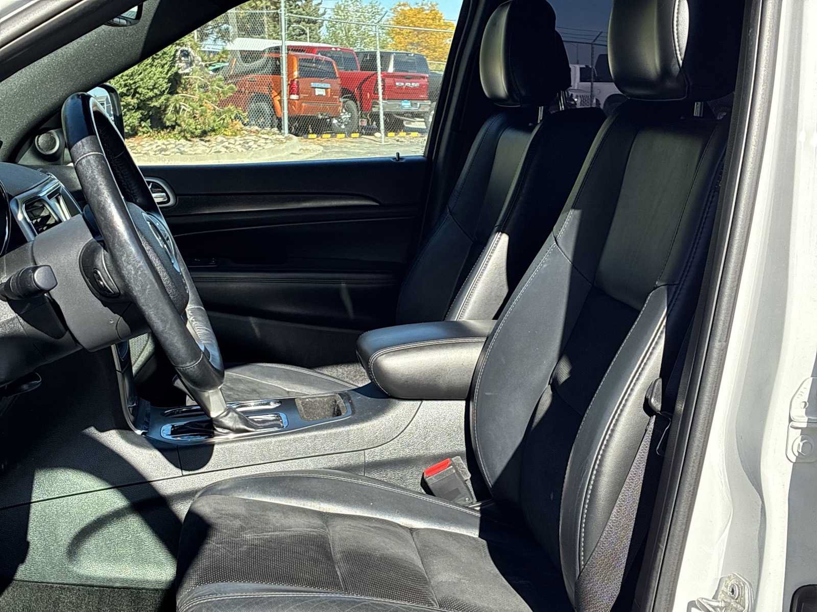 Used 2018 Jeep Grand Cherokee Altitude AWD/4WD image 13