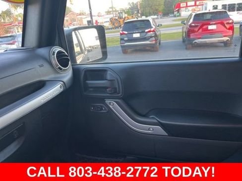 Used 2016 Jeep Wrangler Unlimited Rubicon w/ Connectivity Group AWD/4WD image 29