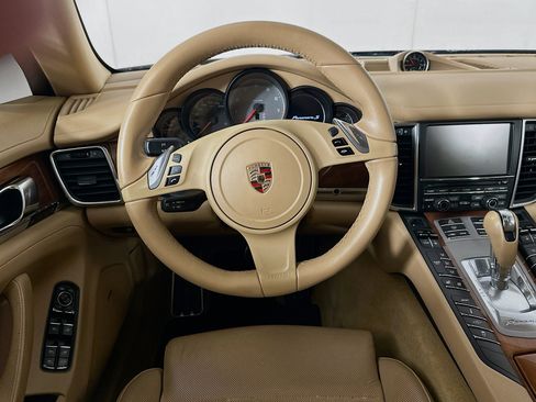 Used 2014 Porsche Panamera S RWD image 17