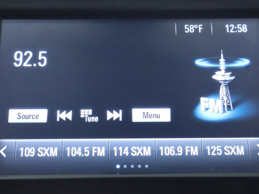 Used 2018 Chevrolet Equinox LT FWD image 16