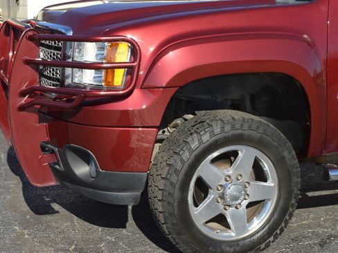 Used 2013 GMC Sierra 2500 Denali w/ Suspension Package, Off-Road image 3