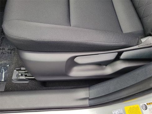 Used 2025 Toyota Corolla LE image 12