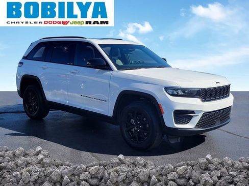 Used 2024 Jeep Grand Cherokee Altitude image 2