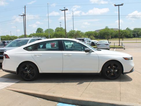 Used 2024 Honda Accord Sport image 4