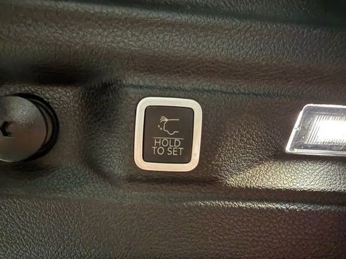 Used 2023 Jeep Grand Cherokee L Limited w/ Black Appearance Package image 27