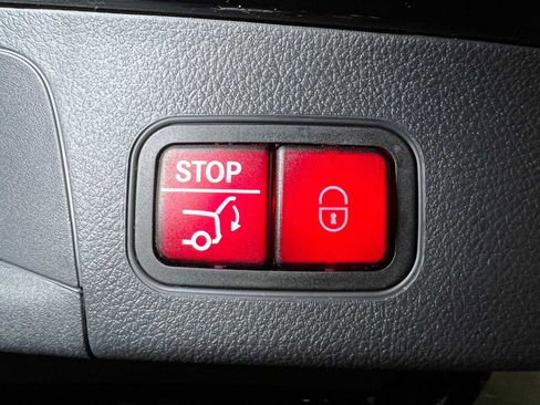 Certified 2025 Mercedes-Benz GLA 250 4MATIC image 17