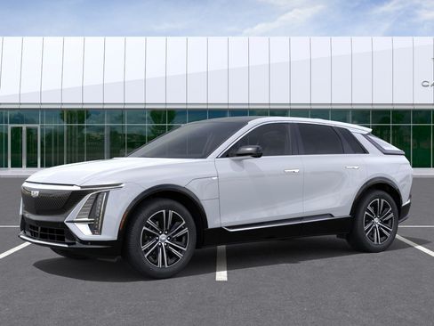 New 2027 Cadillac Lyriq Luxury RWD image 2