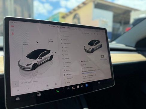 Used 2023 Tesla Model 3 Standard Range RWD image 21